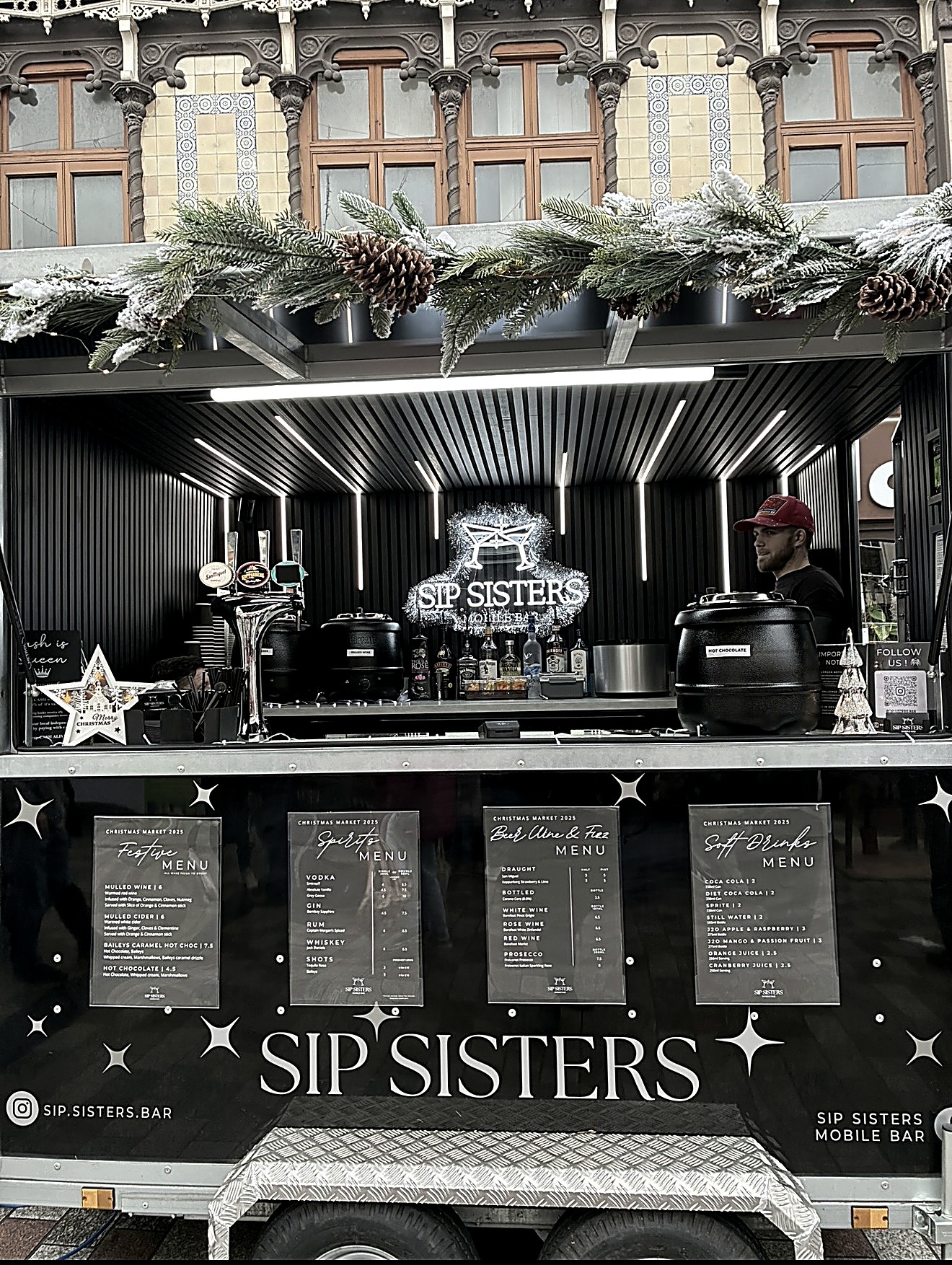 Sip Sisters bar trailer decorated for a Christmas market